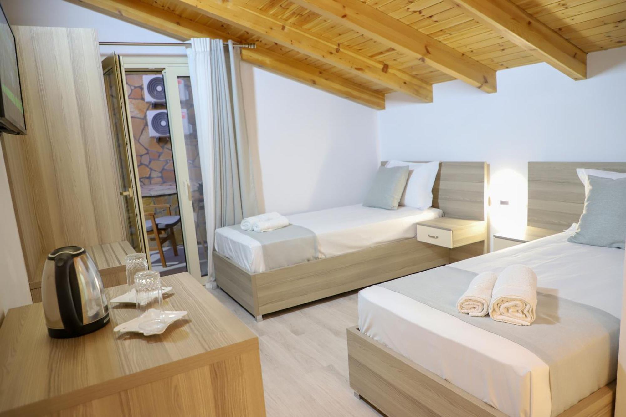 Guesthouse Kazazi Berat Exterior foto