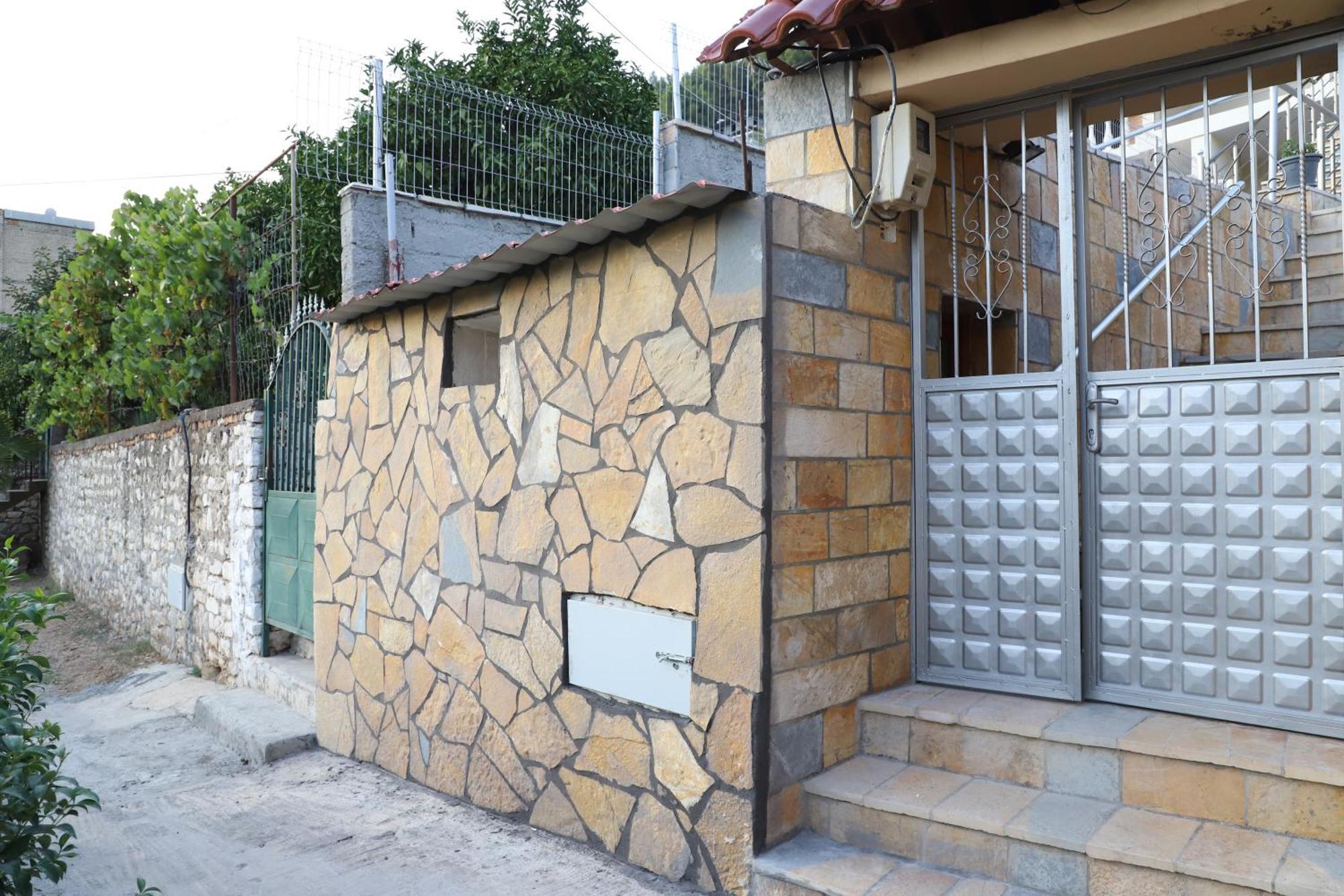Guesthouse Kazazi Berat Exterior foto